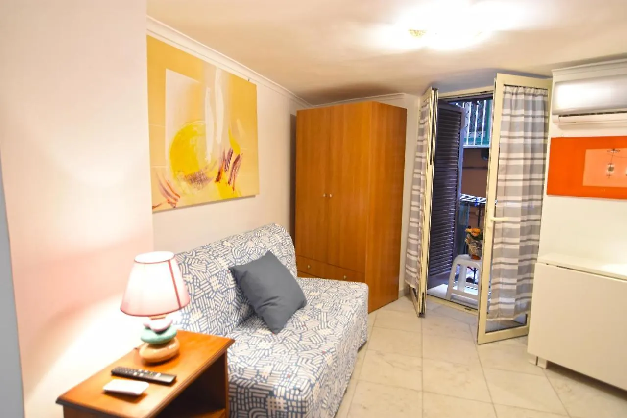 Lilliput Apartment Napoli 0*,  Italia